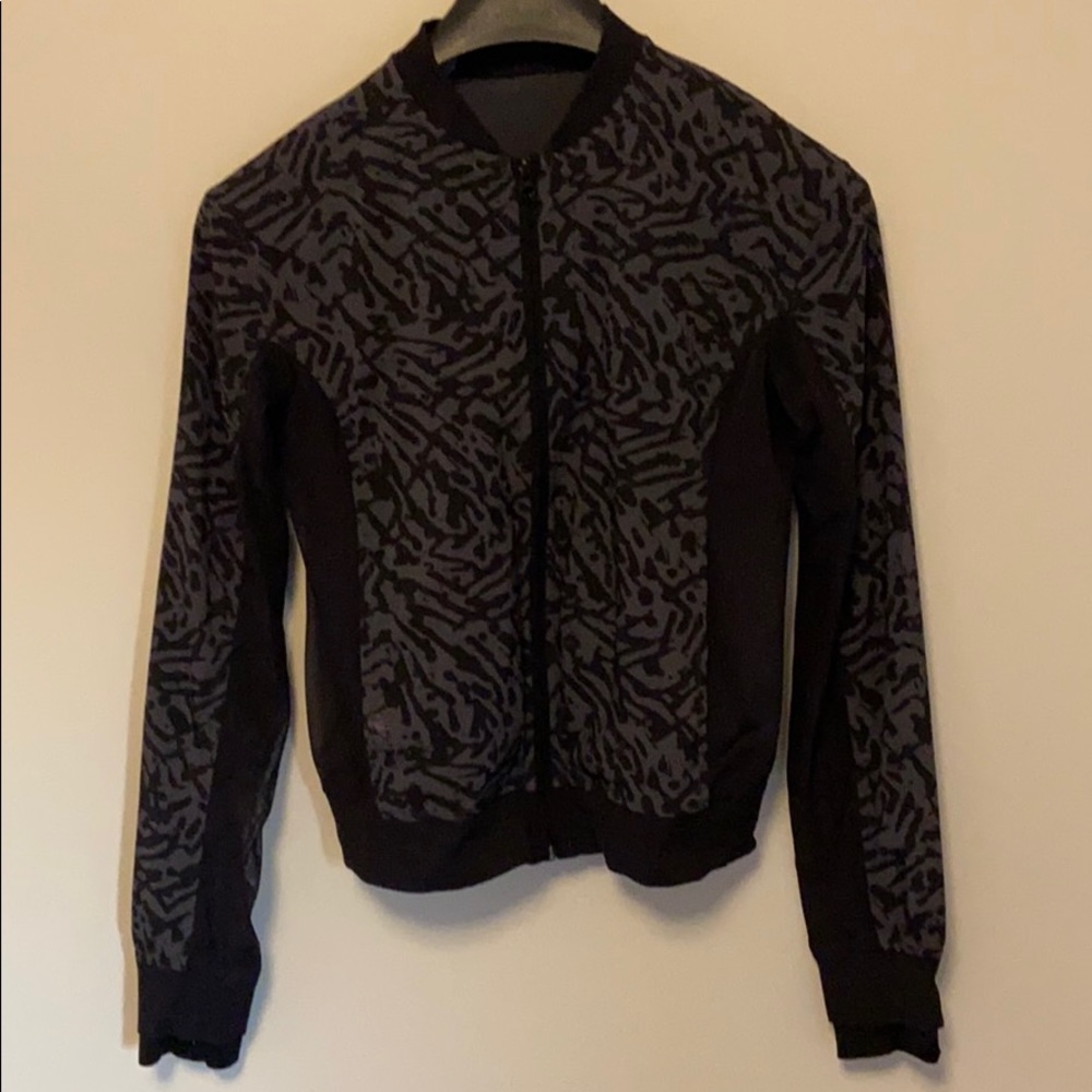 Lululemon windbreaker jacket